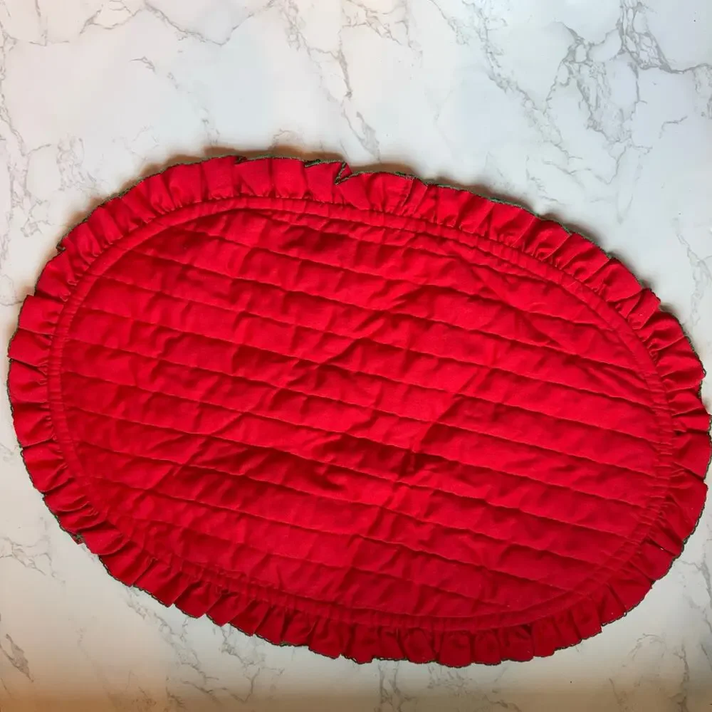 VTG Quilted Christmas Oval Placemats Red & Green Ruffle 6 pc